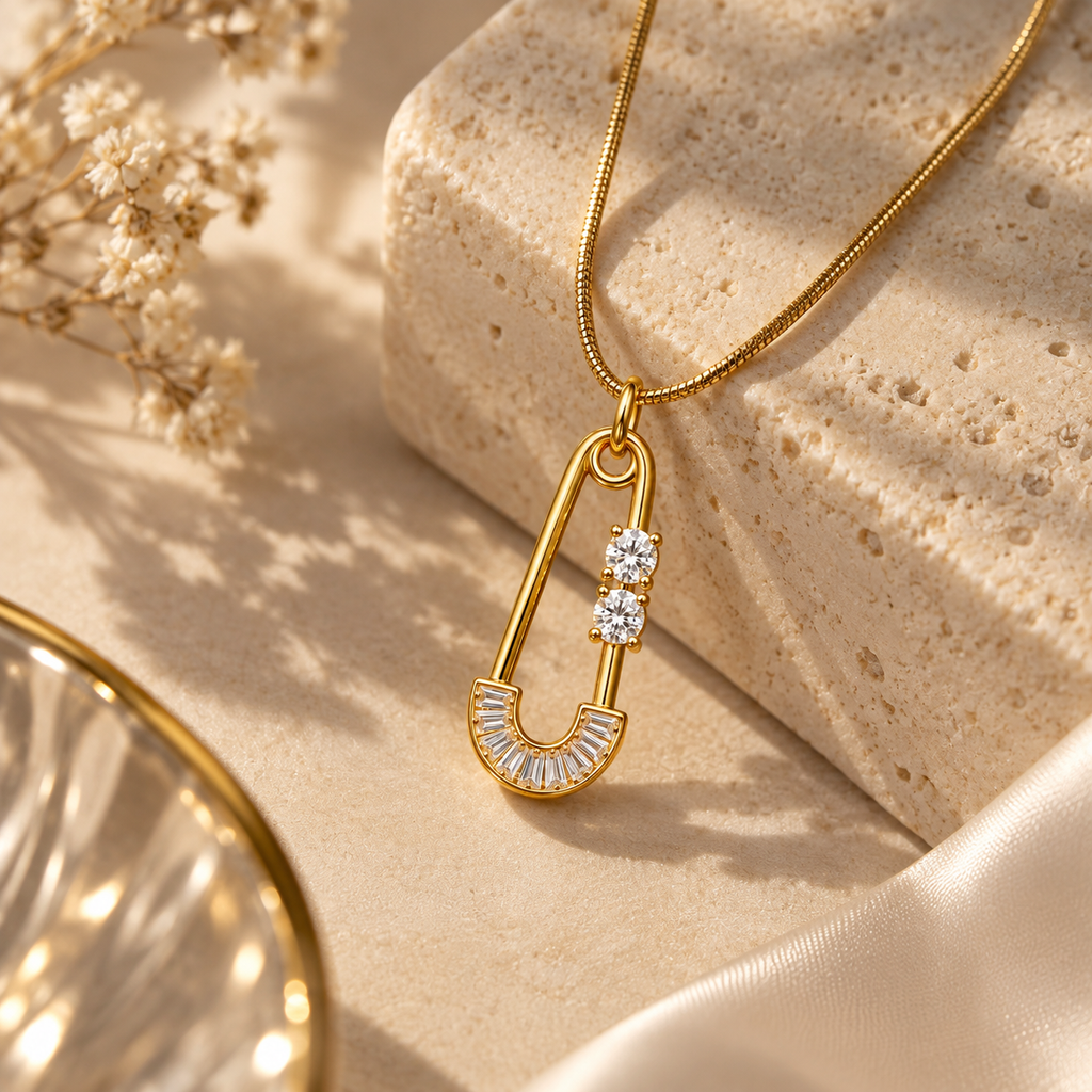 Safira Pin Necklace